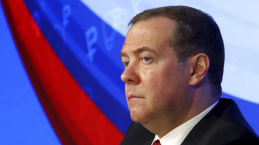 Μεντβέντεφ: Έκφυλοι και παλιοτόμαρα θέλουν νεκρή την Ρωσία – Θα τους εξαφανίσω