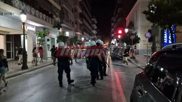 Επεισόδια μεταξύ αντιεξουσιαστών και ΜΑΤ με αφορμή πάρτι στην πλατεία Όλγας