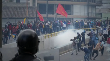 Ισημερινός: 18 αστυνομικοί αγνοούνται μετά την επίθεση πλήθους διαδηλωτών