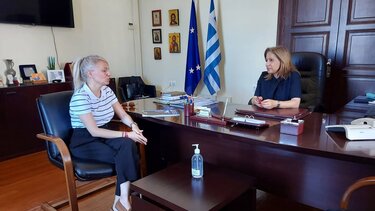 Με την εκπρόσωπο του ΔΟΜ στην Κρήτη συναντήθηκε η συντονίστρια της Αποκεντρωμένης Διοίκησης