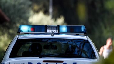 Άνδρας με καραμπίνα εισέβαλε σε αντιπροσωπεία αυτοκινήτων