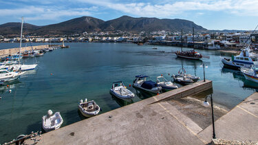 Ένα πήλινο αντικείμενο από το λιμάνι, στο μικροσκόπιο της Εφορείας Αρχαιοτήτων