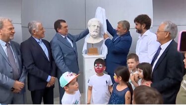 Γιατί γεμίζουν οι πόλεις με προτομές του Ιπποκράτη;