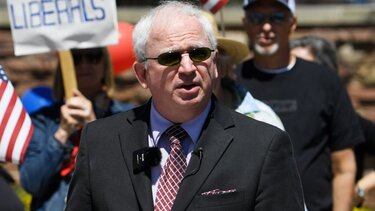 Ο Τζον Ίστμαν, δικηγόρος του Ντόναλντ Τραμπ, καταγγέλλει ότι το FBI κατέσχεσε το κινητό του