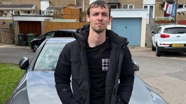 Αντί για τη δουλειά των ονείρων του, κοιμάται επί 4 μήνες στο αμάξι του 