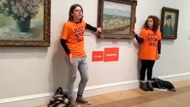 Ακτιβιστές κόλλησαν τα χέρια τους σε έναν πίνακα του Βαν Γκογκ διαμαρτυρόμενοι για την κλιματική αλλαγή