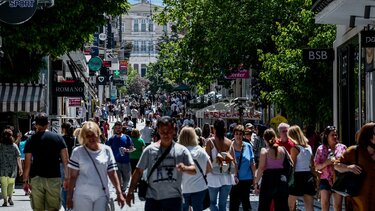 Κορωνοϊός: "Εκτοξεύτηκε" η θετικότητα στα δημοφιλή νησιά