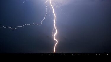 Πανικός στον αέρα – Κεραυνός χτύπησε αεροπλάνο που επέβαινε ο Κώστας Καραμανλής