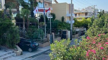 Ληστεία σε δισκογραφική στη Βούλα: Τραυματισμένος στο νοσοκομείο γνωστός μουσικοσυνθέτης