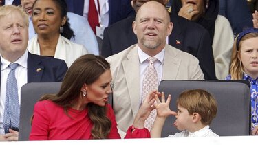 Viral ξανά ο πρίγκιπας Λούις: Κορόιδευε την Κέιτ Μίντλετον και της έβγαζε τη γλώσσα