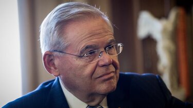 Μενέντεζ: Τροπολογία για επέκταση της ανανέωσης της άρσης του εμπάργκο πώλησης όπλων στην Κύπρο