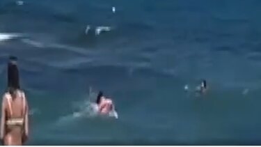 Χερσόνησος: Η μάχη με τα κύματα για να σωθεί 52χρονη - Δείτε βίντεο