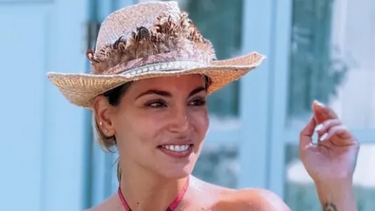 Η Αθηνά Οικονομάκου αποδεικνύει πως τα 80s επιστρέφουν δυναμικά και στα μαλλιά μας