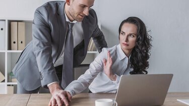 Εκπαιδευτικός μήνυσε τον διευθυντή της για σεξουαλική παρενόχληση