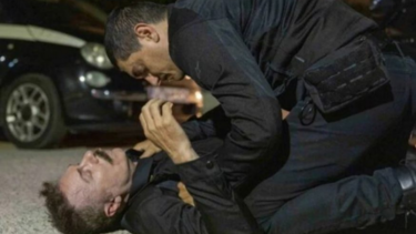 Σασμός: Καθήλωσε τo Twitter η σκηνή που ο Καραπάνος θυσιάζεται για τον γιό του