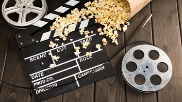 Μικροβιολόγος "σπάει" τον κανόνα των "πέντε δευτερολέπτων" για τα τρόφιμα που πέφτουν στο πάτωμα