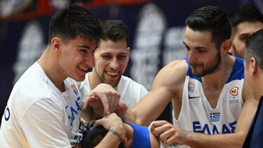  «Γαλανόλευκη» γιορτή στο ντεμπούτο του Ιτούδη