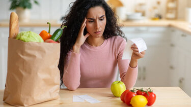 Δημοσκόπηση MRB: Τα οικονομικά των νοικοκυριών το μεγάλο πρόβλημα για το 60% των πολιτών