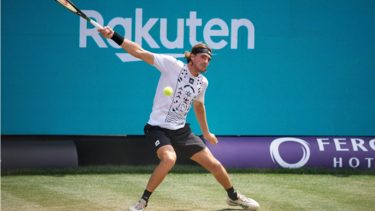  Πρώτος τίτλος στο γρασίδι για τον Τσιτσιπά!