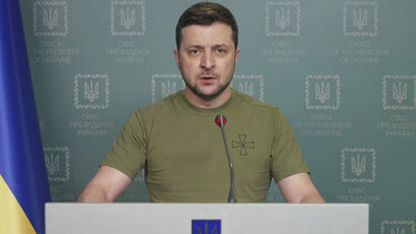 Ο πρόεδρος της Ουκρανίας ζητά από τους Ευρωπαίους όπλα "για να μη φτάσουν τα ρωσικά άρματα στη Βαρσοβία ή την Πράγα"