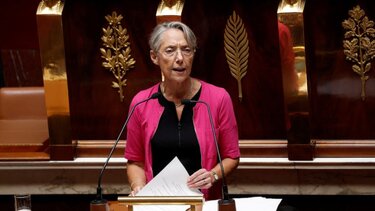 Γαλλία: Ανακοινώθηκαν μέτρα 25 δισ. ευρώ για την στήριξη των νοικοκυριών