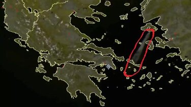 Λέσβος: Ο καπνός από τη φωτιά έφτασε έως τις Κυκλάδες