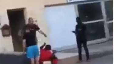 Σοκαριστική πράξη βίας στην Κύπρο: Άντρας κλώτσησε γυναίκα με βρέφος στην αγκαλιά της