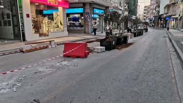 Ξέσπασαν στα... παγκάκια 