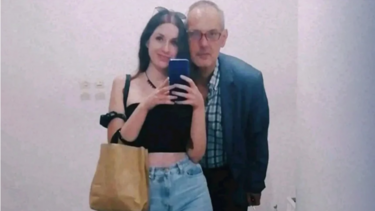 Ραγίζει καρδιές η κόρη του διευθυντή του ΕΦΚΑ που πέθανε στο γραφείο του – “Δεν προλάβαμε μπαμπά μου”