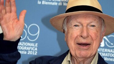 Ο κόσμος του θεάτρου αποχαιρετά τον πρωτοπόρο σκηνοθέτη Πίτερ Μπρουκ 