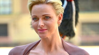 H πριγκίπισσα Σαρλίν του Μονακό εγκαινίασε έκθεση ζωγραφικής