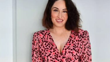 Ιωάννα Παλιοσπύρου: Χωρίς ίχνος μακιγιάζ δείχνει τις θεραπείες προσώπου που κάνει μετά τις επεμβάσεις