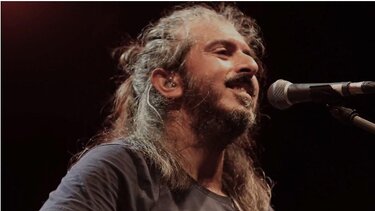 Ο κόσμος του Γιάννη Χαρούλη και ο κόσμος του