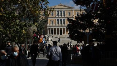 «Kόβουν» δαπάνες από παντού οι Έλληνες λόγω ακρίβειας