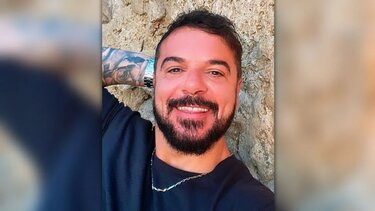 Τριαντάφυλλος: Χορεύει πάνω στην μπάρα και του ανάβουν βεγγαλικά