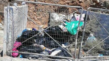 Όσα (σκουπίδια) παίρνει ο άνεμος