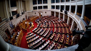 Νέα «μετωπική» για τις παρακολουθήσεις – Στην Ολομέλεια το αίτημα του ΠΑΣΟΚ – ΚΙΝΑΛ για εξεταστική