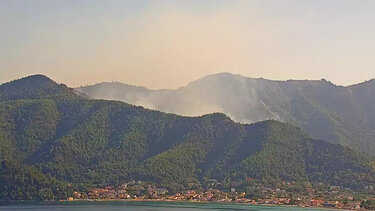 Φωτιά στη Θάσο: Παραμένουν ισχυρές δυνάμεις της πυροσβεστικής για τυχόν αναζωπυρώσεις