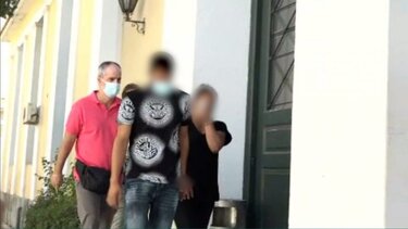 Στον ανακριτή οι γονείς της 8χρονης που πέθανε από θερμοπληξία