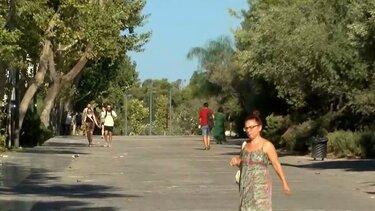 Μόνο εργαζόμενοι και τουρίστες κυκλοφορούν σε Αθήνα και Θεσσαλονίκη