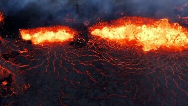 Ισλανδία: Εντυπωσιακά εναέρια πλάνα από εκρήξεις ηφαιστείων
