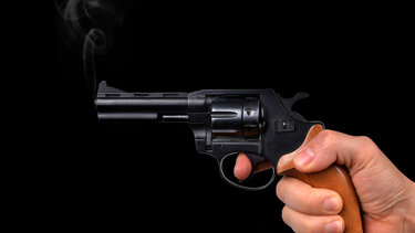 Προσπάθησε να λύσει τις διαφορές του με όπλο