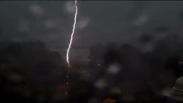 ΗΠΑ: Τέσσερις τραυματίες από πτώση κεραυνού κοντά στον Λευκό Οίκο – Δείτε το βίντεο