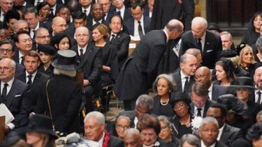 Στη... γαλαρία ο Μπάιντεν στην κηδεία της Ελισάβετ