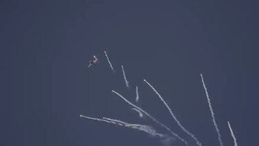 Athens Flying Week: Η συγκινητική στιγμή που το F-16 «Ζευς» κάνει επίδειξη με τον Εθνικό ύμνο