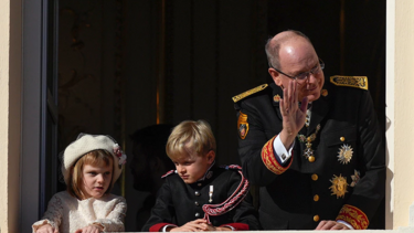 Τι συμβαίνει στην περίπτωση που ένας βασιλιάς έχει δίδυμα – Ποιος παίρνει το θρόνο