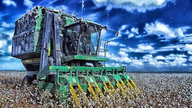  Βαμβακοσυλλεκτική μηχανή παρέσυρε και τραυμάτισε άνδρα