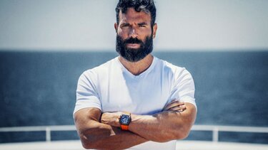 Στην Μύκονο για διακοπές στο νησί ο… βασιλιάς του instagram