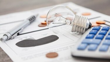 Κάτω από τον ευρωπαϊκό μέσο όρο οι τιμές καταναλωτή για ρεύμα - φυσικό αέριο 