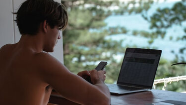 Τηλεργασία: Οι παθήσεις και οι προϋποθέσεις που δικαιολογούν την εργασία εξ' αποστάσεως